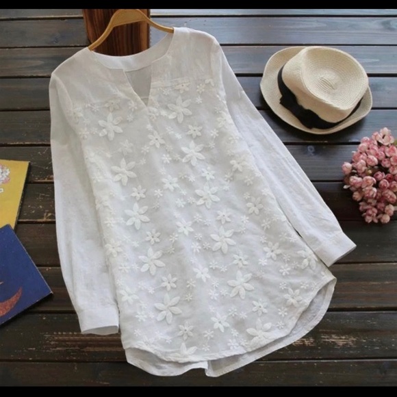 Private Label Tops - 🆕SIMPLE & ELEGANT WHITE LACE TOP